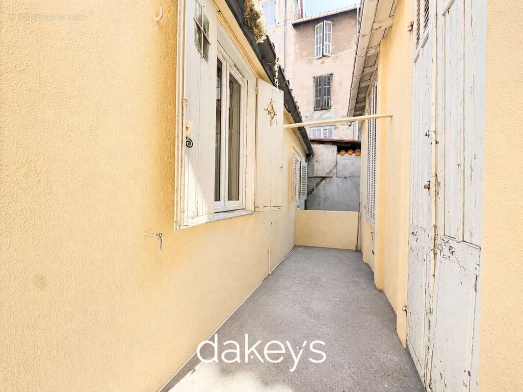 A Vendre Marseille 13006 Castellane - T2 au calme - photo 7
