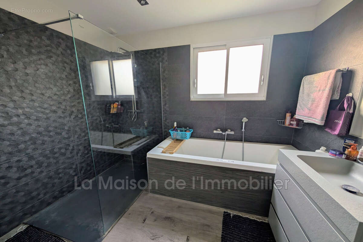 Maison à CRIQUEBEUF-SUR-SEINE