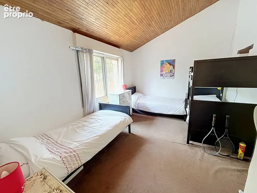 Maison familiale de 3 chambres avec piscine, jolie vue dégagée et 5 766m² de terrain. - photo 11