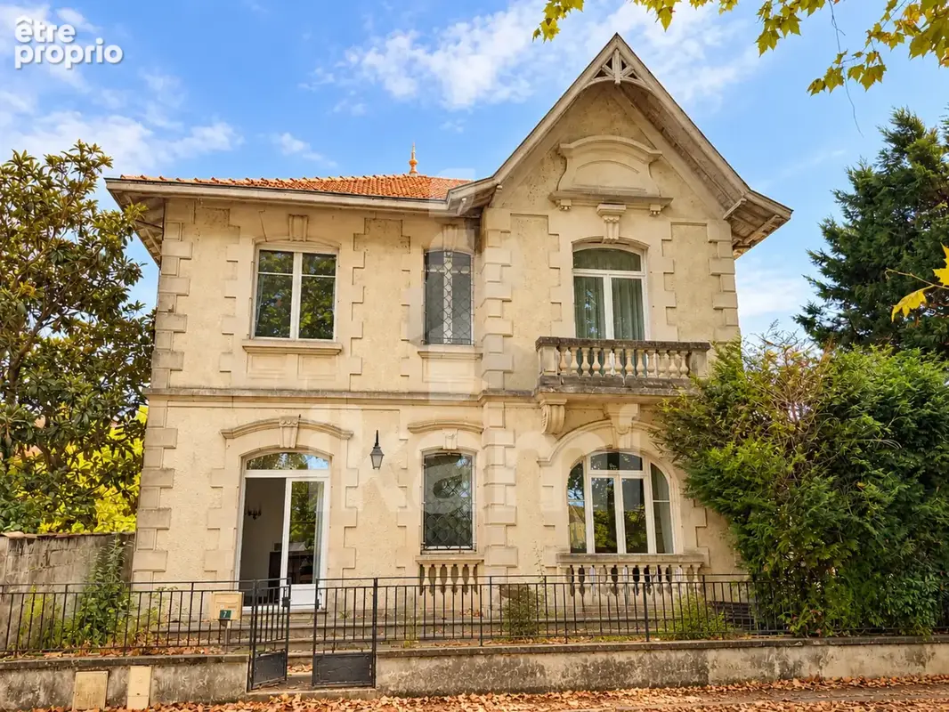 Photo Maison à Salles au prix de 677 500€