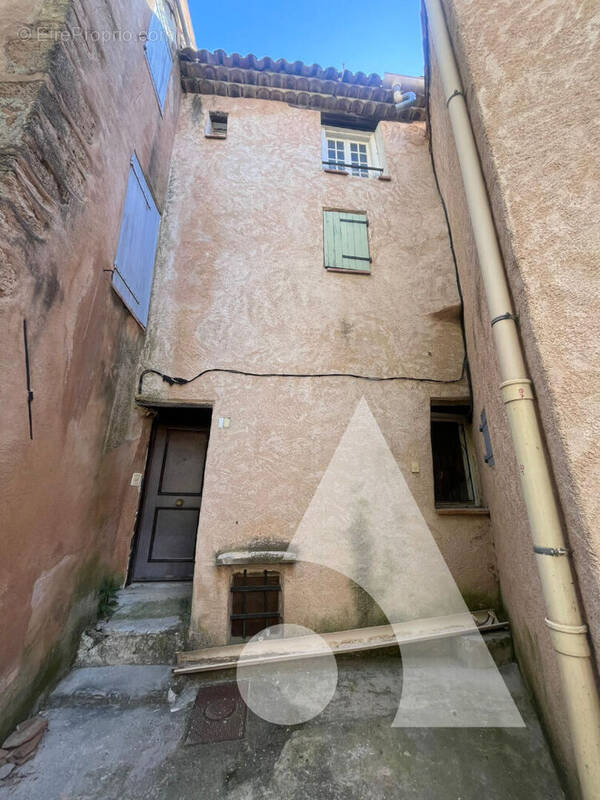 Maison à COTIGNAC