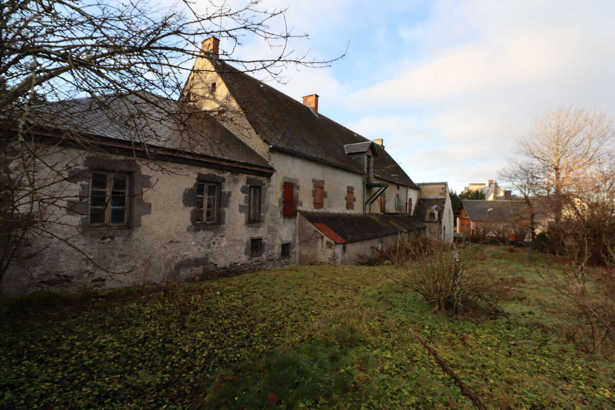 Maison à LAQUEUILLE