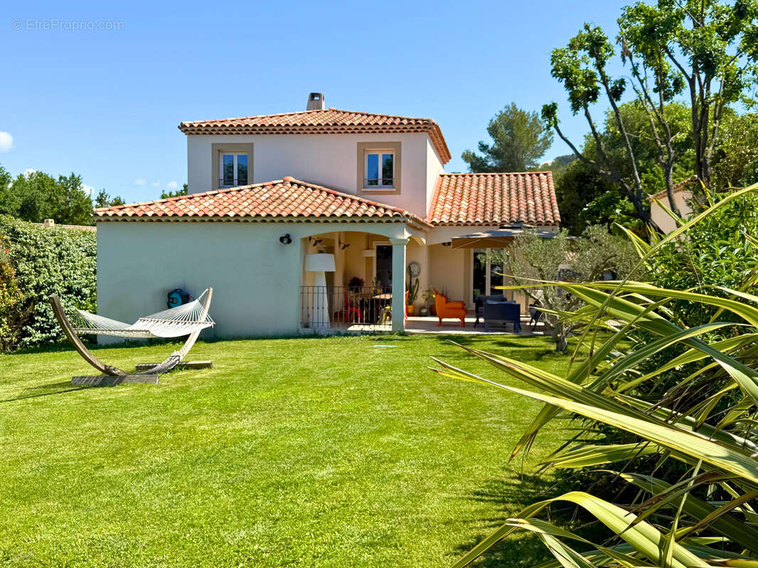 Maison à LE PUY-SAINTE-REPARADE