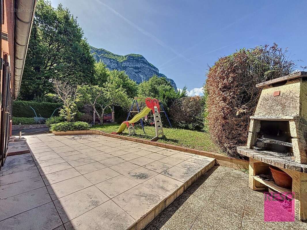 Maison à COLLONGES-SOUS-SALEVE