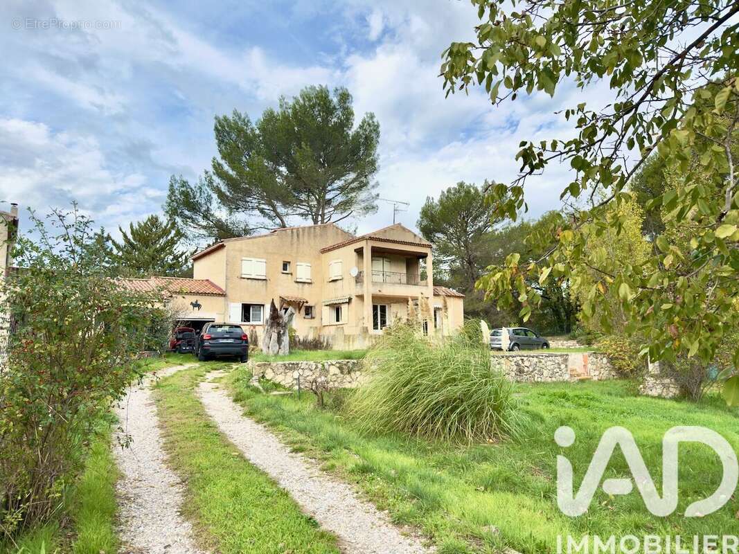Photo 2 - Maison à MEYRARGUES