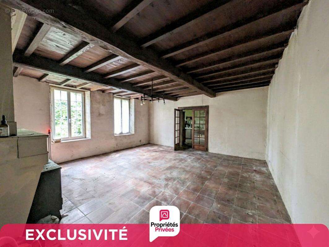 Maison a renover avec jardin et dependances - photo 3