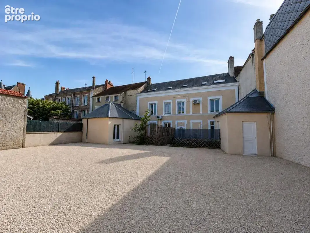 À vendre – charmant f2 entièrement rénové dans une ancienne maison bourgeoise - photo 1