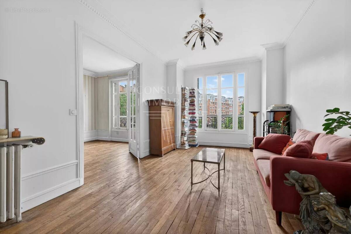 Appartement à PARIS-14E