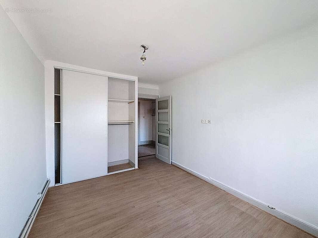 Appartement 45 m² à Le Chambon-Feugerolles  - photo 29