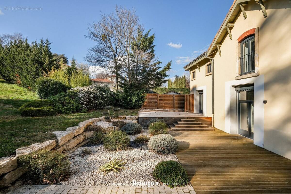 Maison à SAINT-GENIS-LAVAL