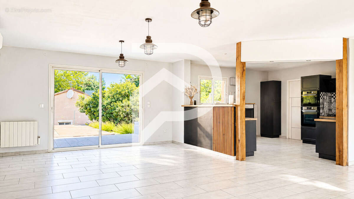 Maison familiale 158m2 avec piscine, sous-sol complet - photo 2