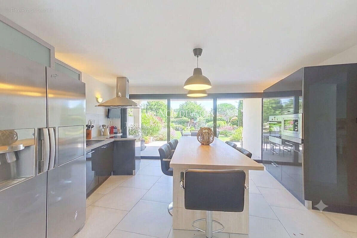 Au coeur de la campagne, cette maison individuelle construit - photo 4