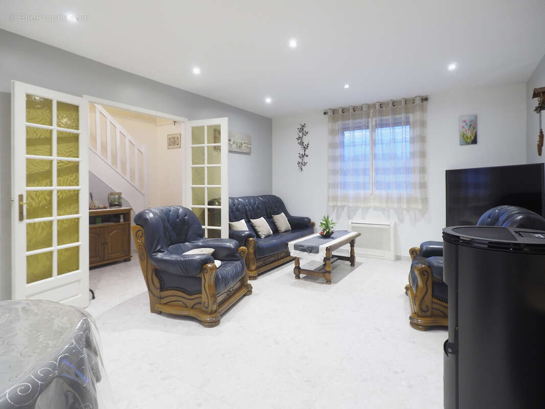 Maison à VAUX-LE-PENIL