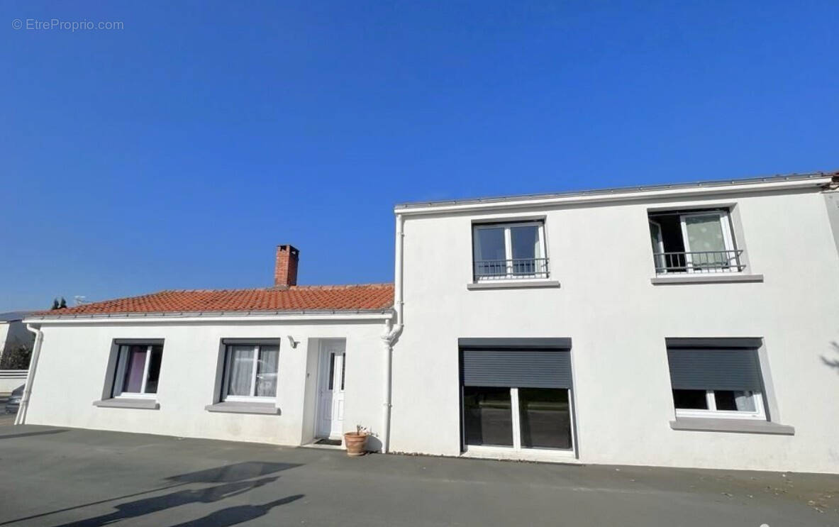 Maison à NIEUL-LE-DOLENT