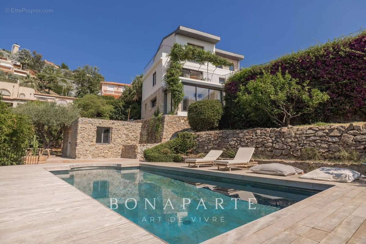 Aux portes de SUPER CANNES, élégante villa entiérement rénové - vue mer panoramique - position dominante - photo 5