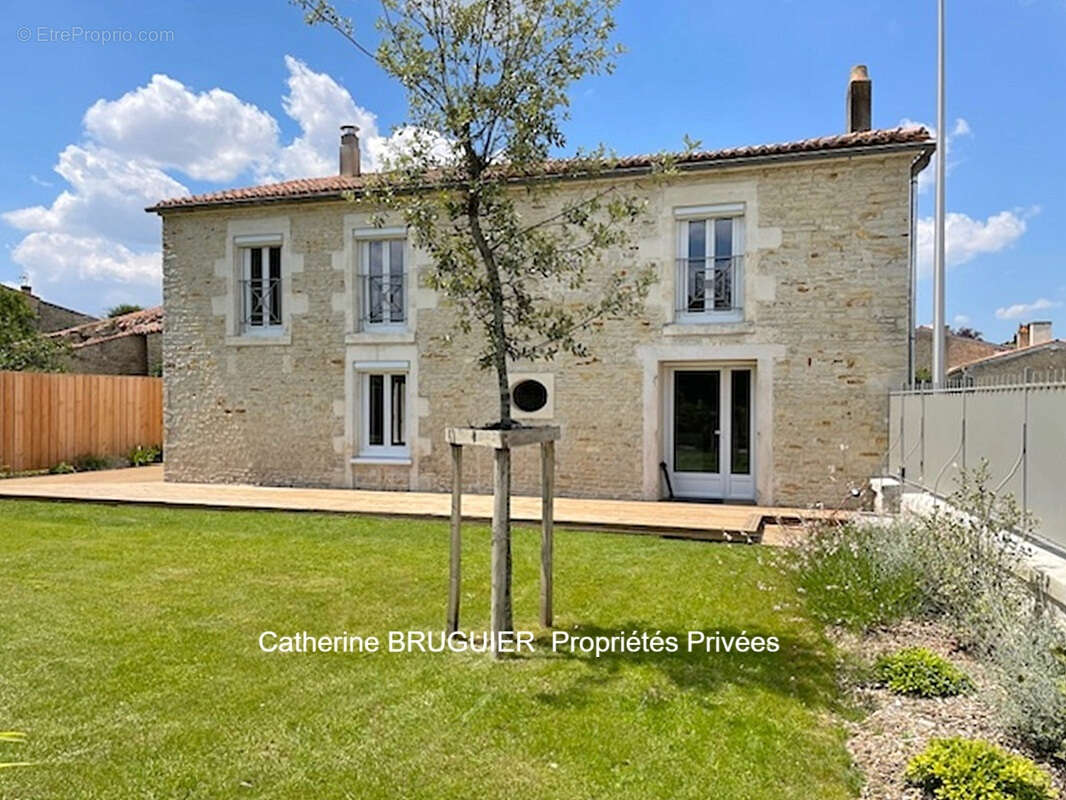 Maison à SAINT-SAUVEUR-D'AUNIS