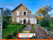 Maison à SAINT-ETIENNE-DE-FURSAC