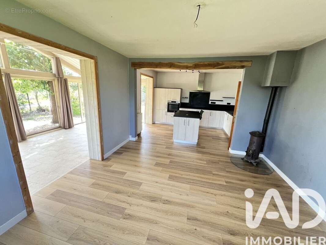Maison 112 m² à La Chapelle-Baton  - photo 5