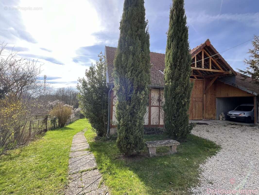 Maison à SAINT-BENOIT-SUR-SEINE