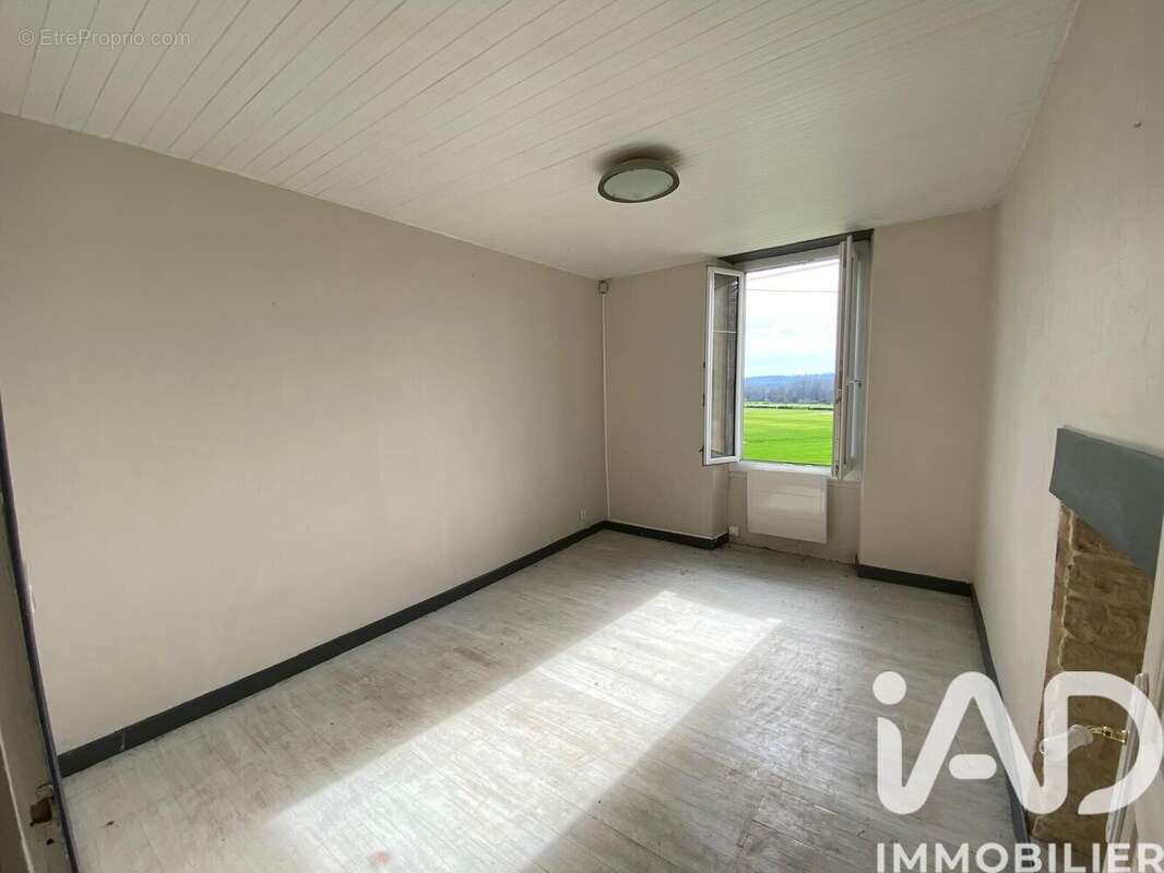 Maison 208 m² à Sainte-Eanne  - photo 9