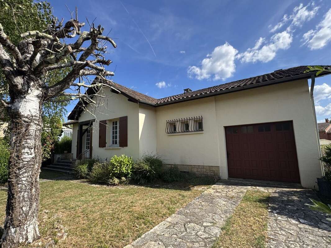 Contemporaine de plain-pied avec jardin à proximité des commerces ! - photo 8