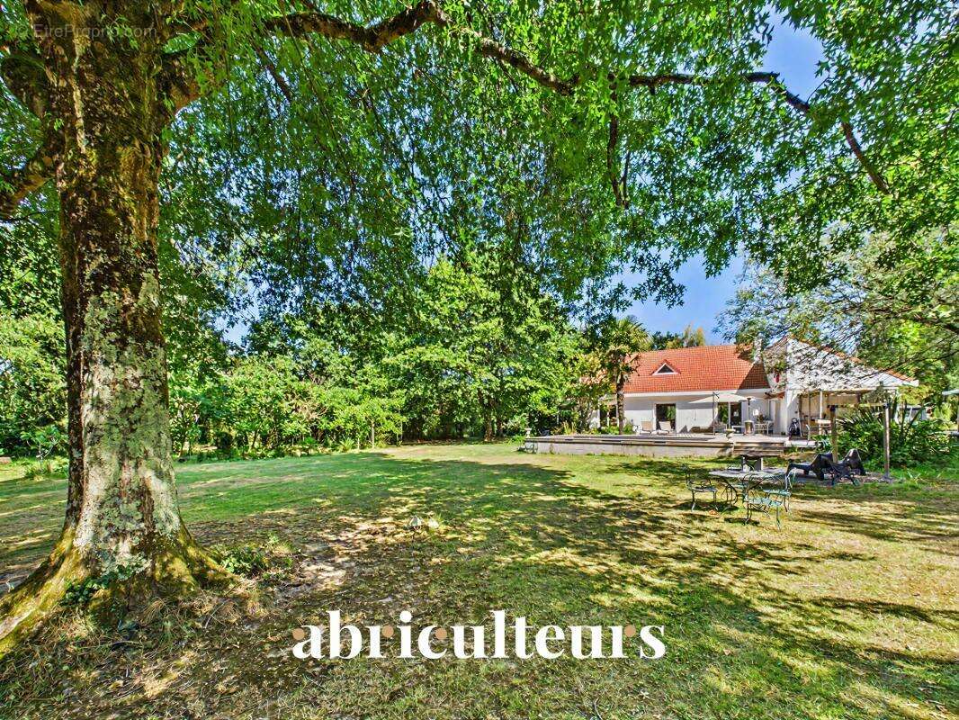Belle maison idéale pour la famille avec grand jardin, terrasse et piscine en vente à Sautron (44880) - photo 17