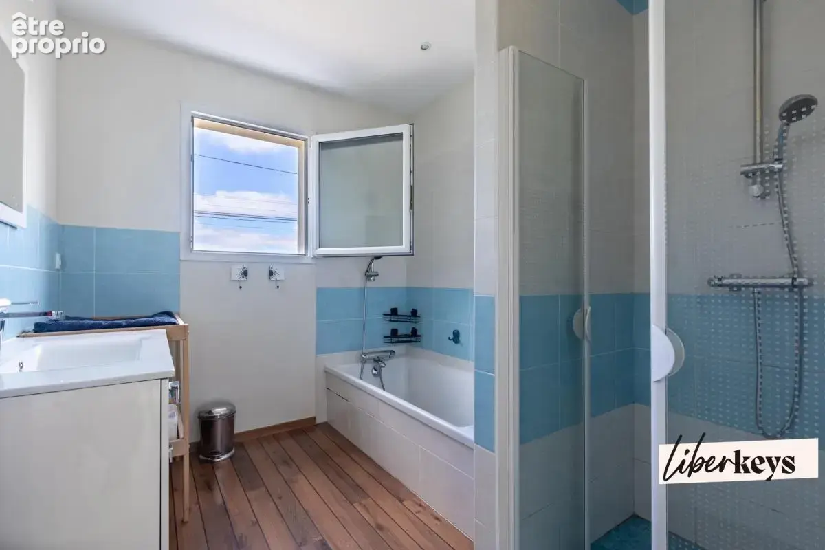 Maison contemporaine - 5 chambres - 133m2 - photo 14