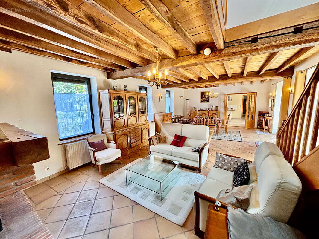 Maison à SAINT-DENIS-DE-L'HOTEL