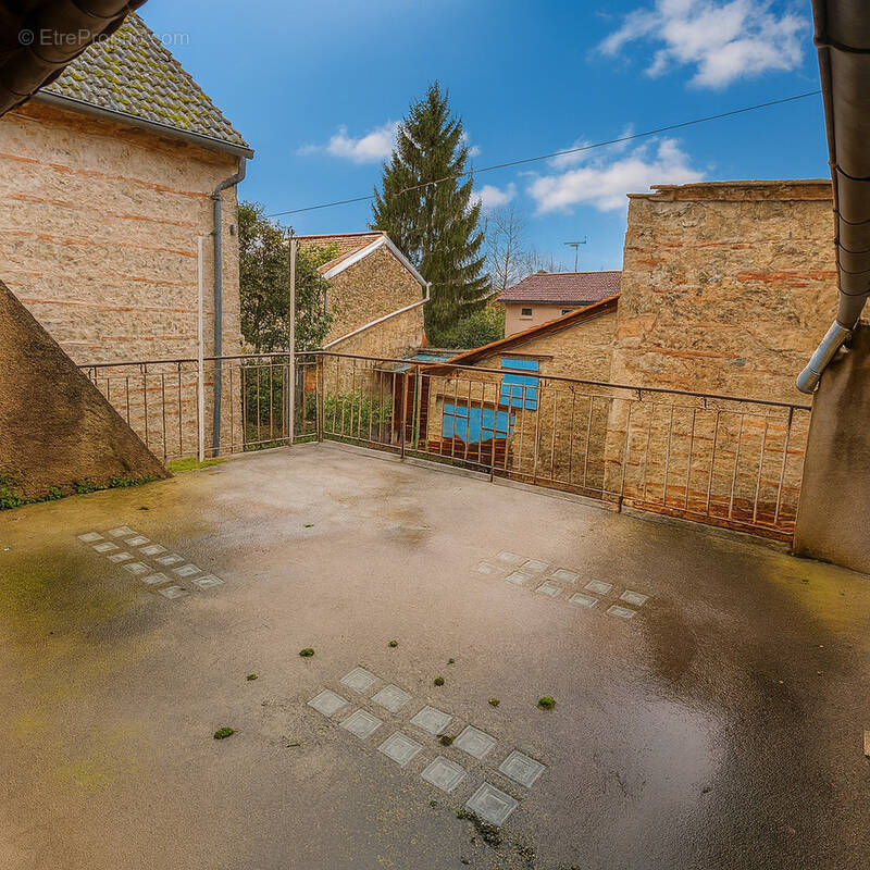 Maison à COLAYRAC-SAINT-CIRQ