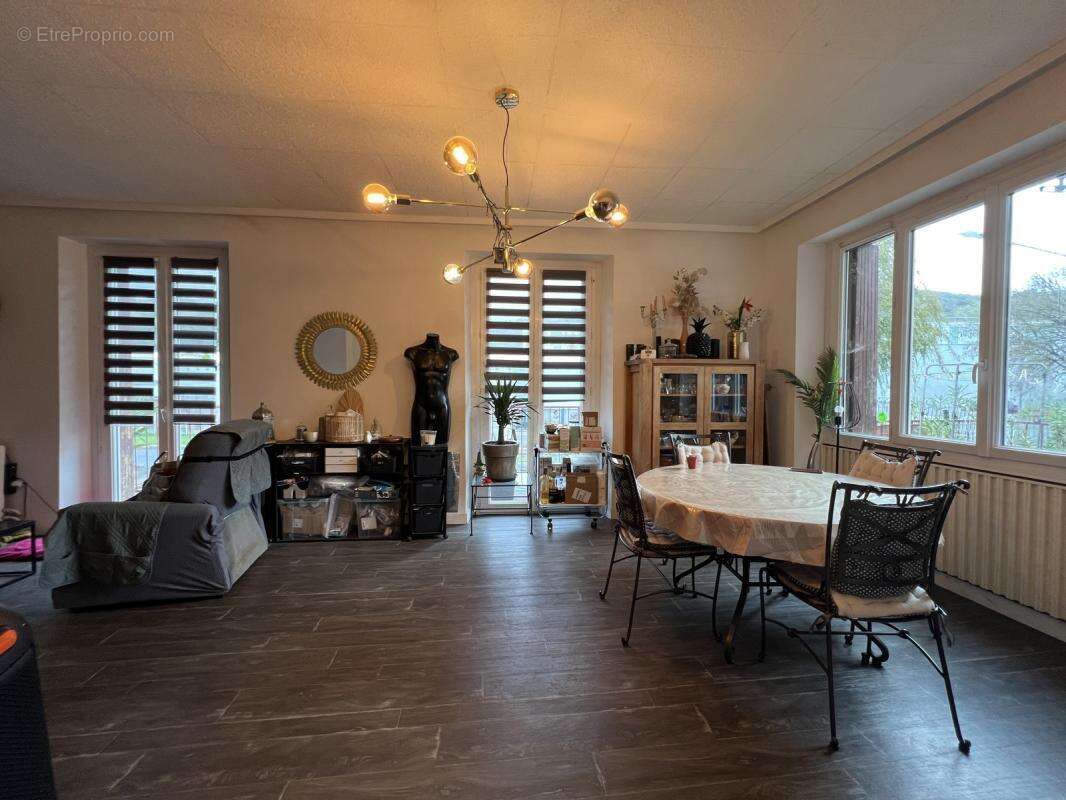 Maison à DECAZEVILLE