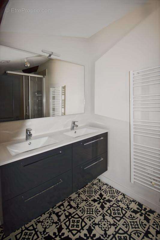 Centre d'Uzès, beau duplex rénové et climatisé - photo 14