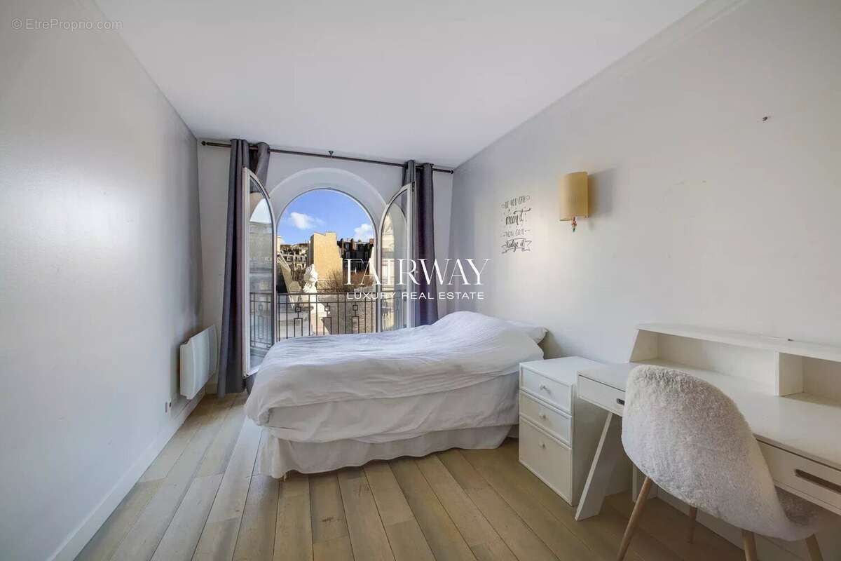 Appartement à PARIS-16E