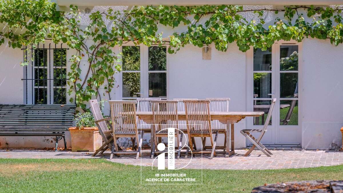 Fontainebleau coeur de ville propriete bourgeoise de 293 m² avec jardin paysager de 490m² - photo 6