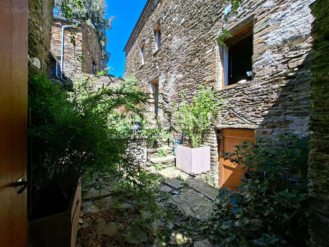 Maison de hameau en pierre à vendre à Saint-Germain-de-Calberte ? 157 m², 5 chambres, cour intérieure et vue sur la vallée - photo 7