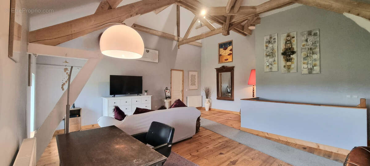 Maison à CASTELNAU-MONTRATIER