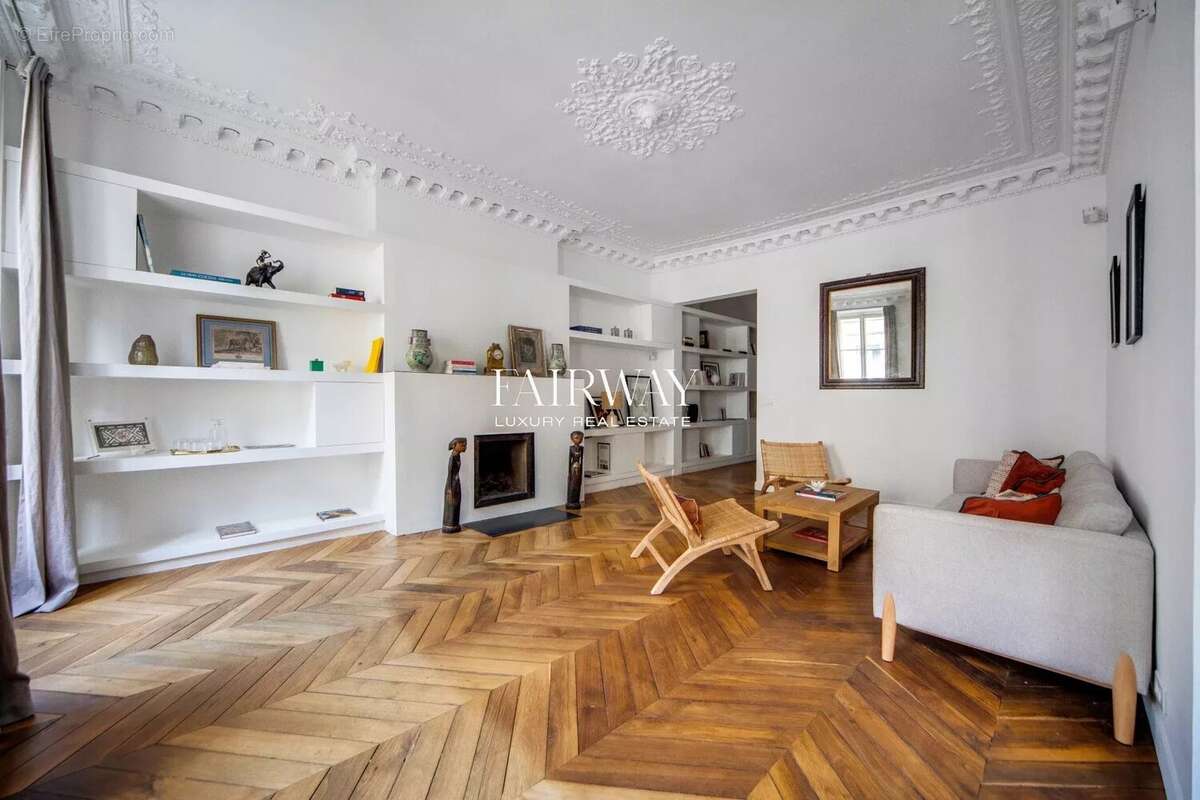 Appartement à PARIS-1E