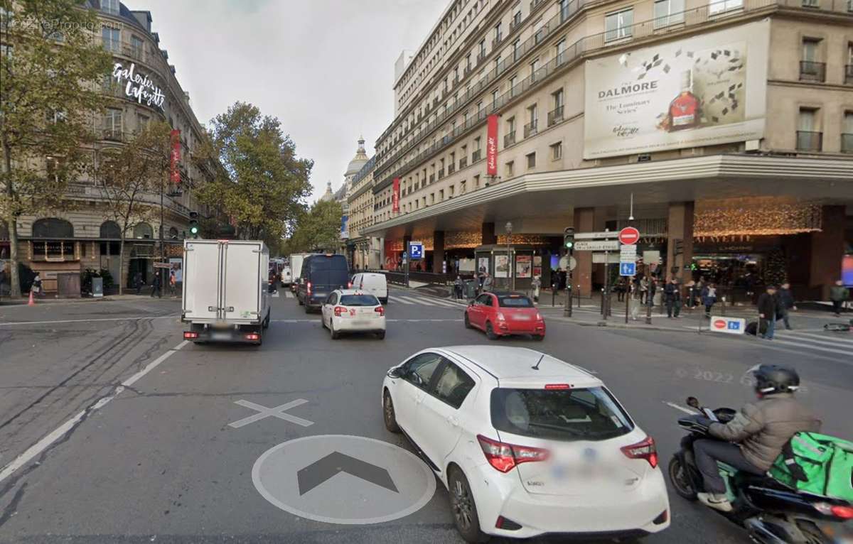 160 m² à Paris-8e  - photo 3
