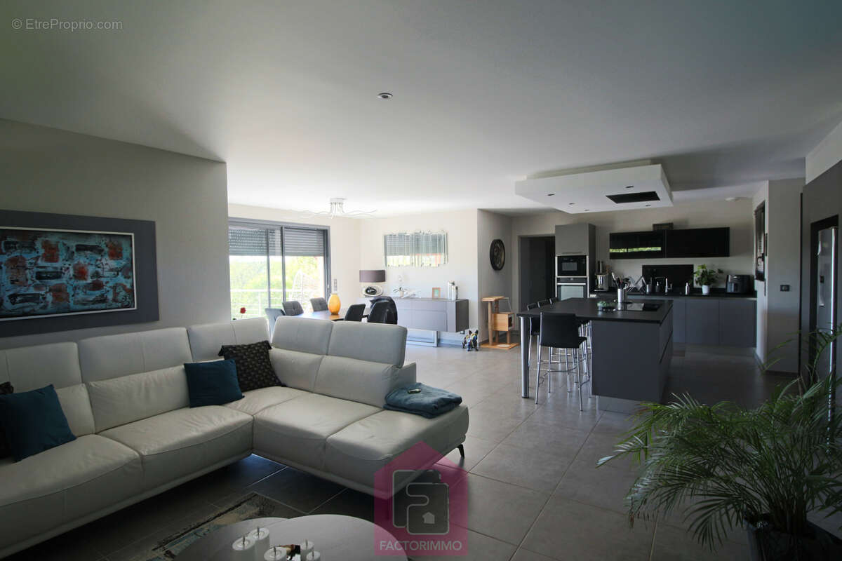À VENDRE   Belle maison contemporaine de 140 m2 habitables avec vue   15 min de Cahors - photo 2