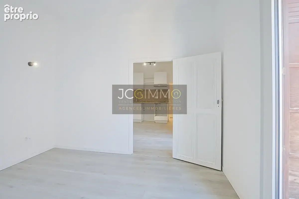 T2 31,35 m2  + balcon - Solliès-Pont centre-ville - photo 8