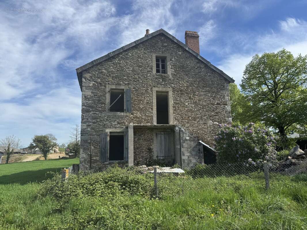 Maison à RIEUPEYROUX