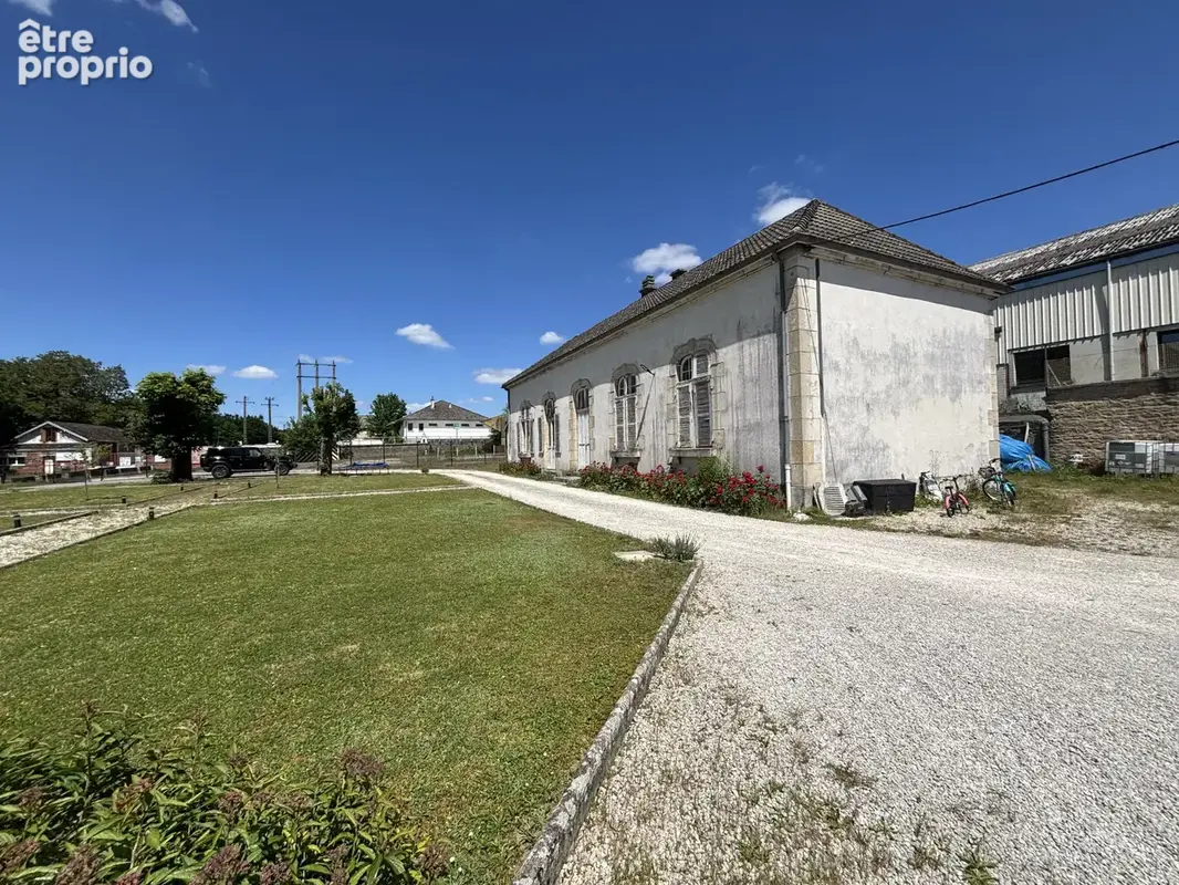 Côte d'Or : Bâtisse bourguignonne de 450m2 dont 260 m2 rénové (plain pied) , annexes, garages sur  4000m2 - photo 8