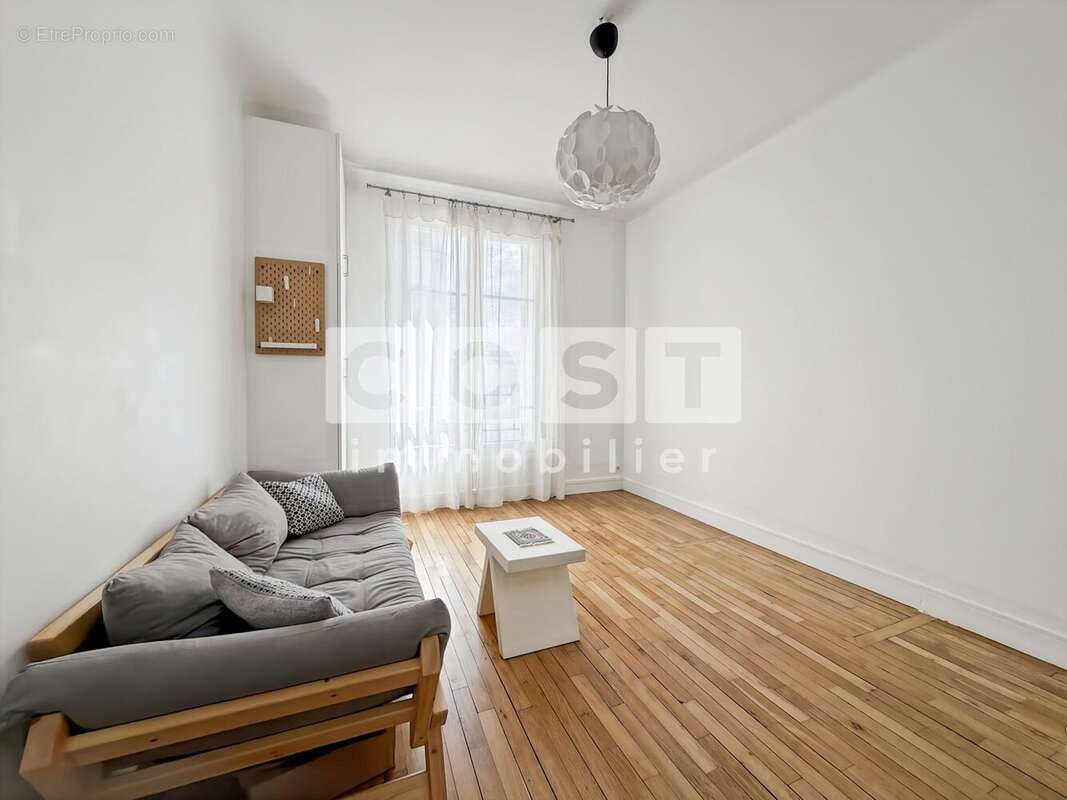 Appartement à COURBEVOIE