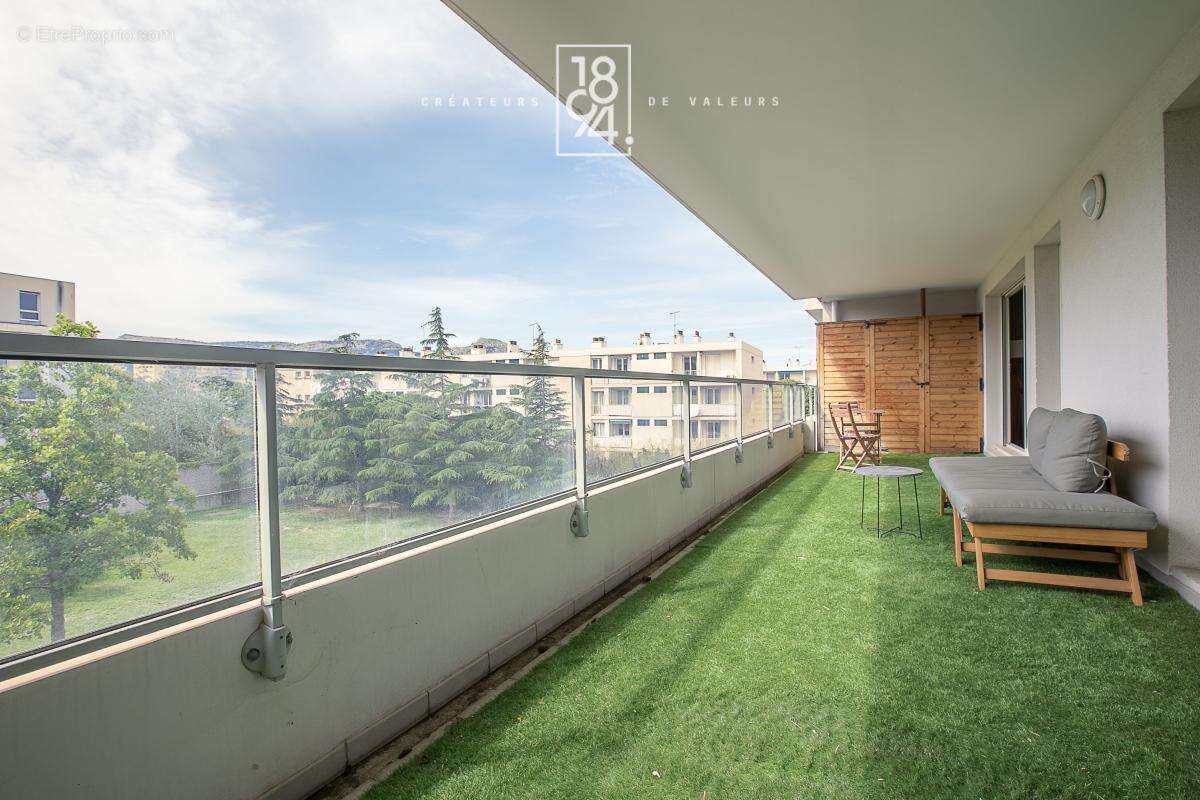 Appartement T3 à vendre Marseille 8eme (13008) I 62 m2 I Terrasse 29 m2 I Saint-Anne - photo 2