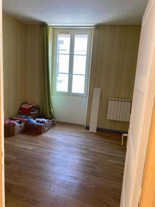 Appartement à BRIENON-SUR-ARMANCON