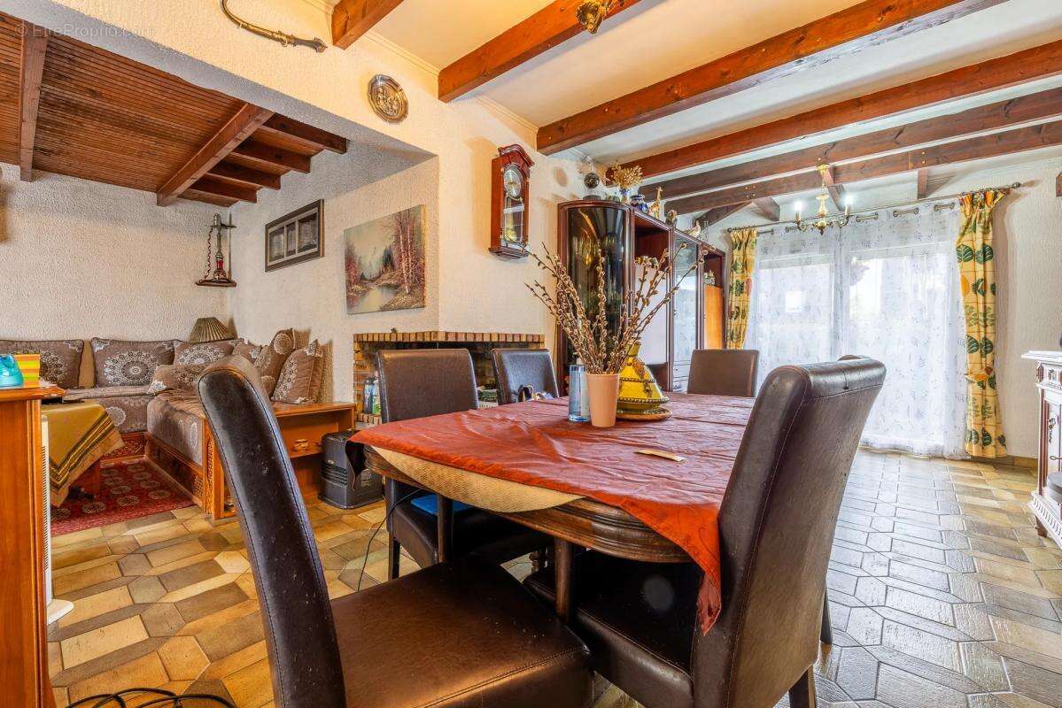 Maison à SAVIGNY-LE-TEMPLE