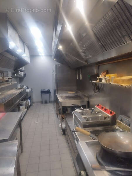 Commerce à SARTROUVILLE