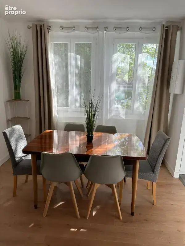 30.GARD.NIMES. Appartement traversant de 62 m² entièrement rénové. Luminosité, confort et sérénité - photo 2