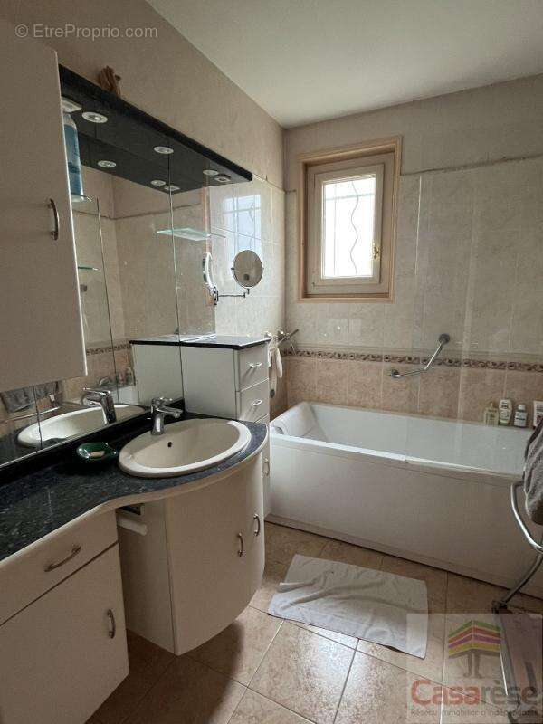 Maison 140 m² à Saint-Jean-De-Vaux  - photo 12