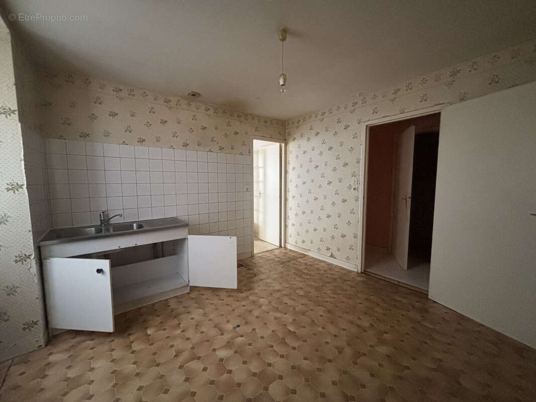 Commerce à SAINT-JUNIEN