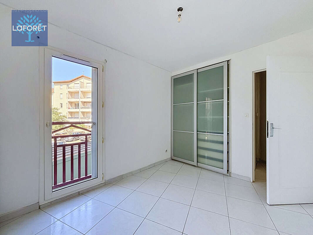 Appartement Saint Genis Laval 3 pièces 70 m2 - Garage - photo 8